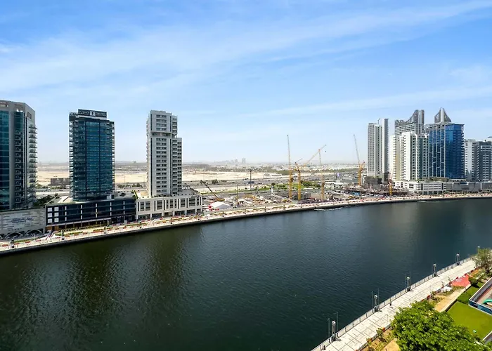 Designer 1Br Retreat With Stunning Canal View